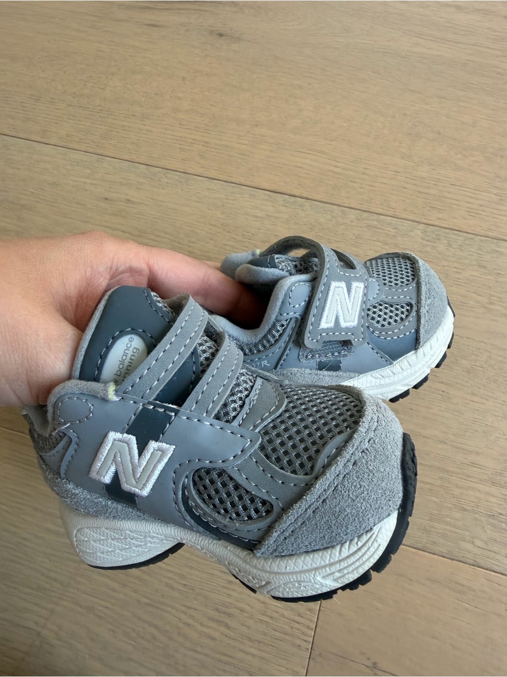 Baby newborn NB new balance sneakers Velcro Sz 2 like new